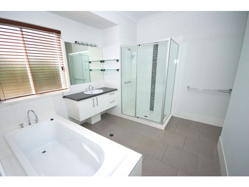 28 Senden Crescent, Manly West QLD 4179