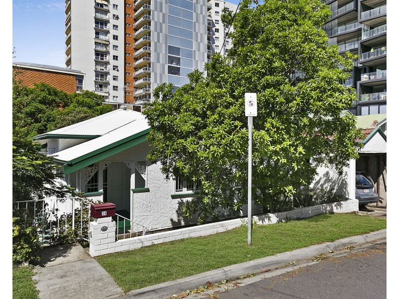 28 Bellevue St, Highgate Hill QLD 4101