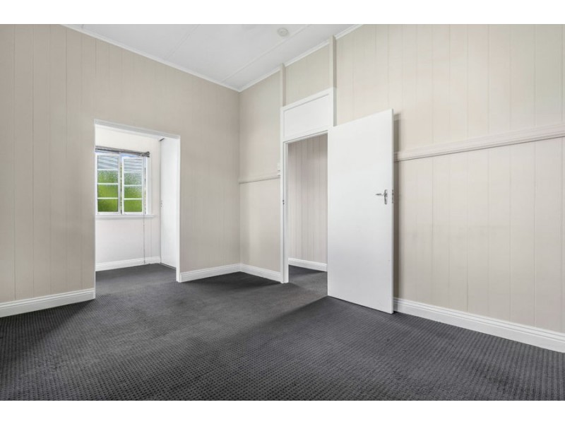 8 Harrogate Street, Woolloongabba QLD 4102