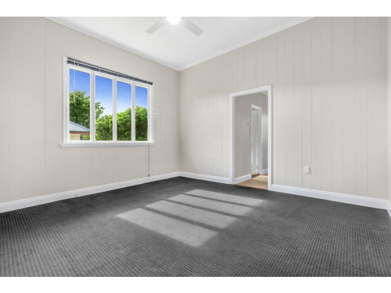 8 Harrogate Street, Woolloongabba QLD 4102
