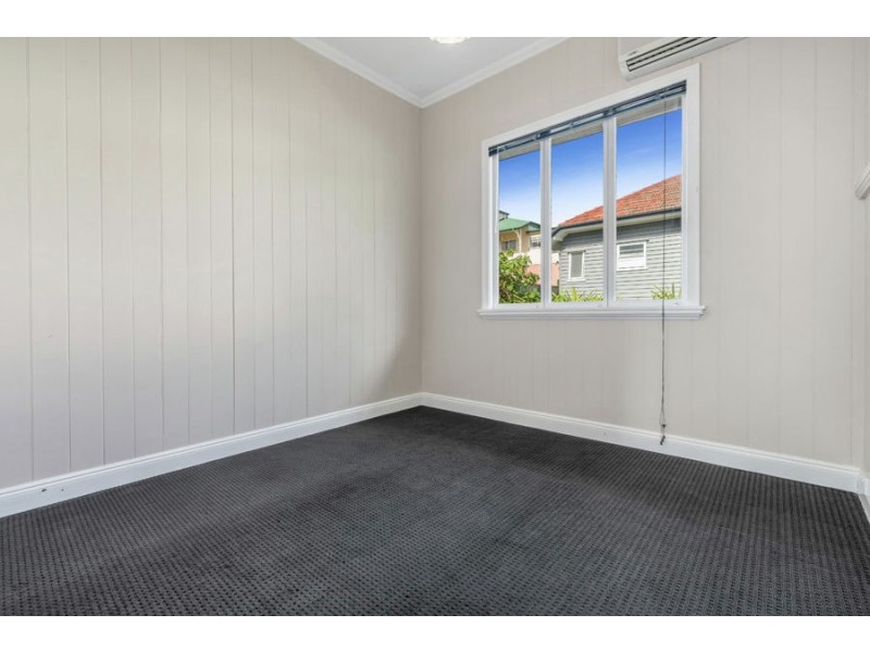 8 Harrogate Street, Woolloongabba QLD 4102