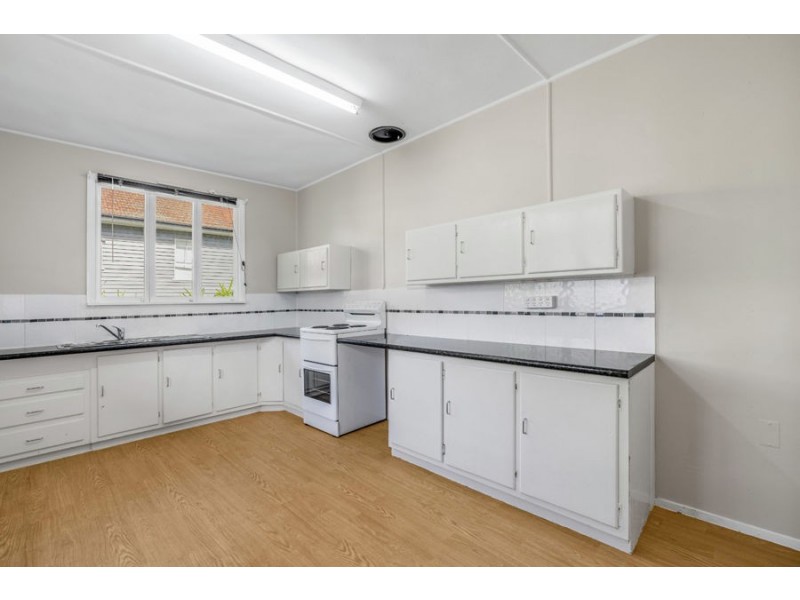 8 Harrogate Street, Woolloongabba QLD 4102