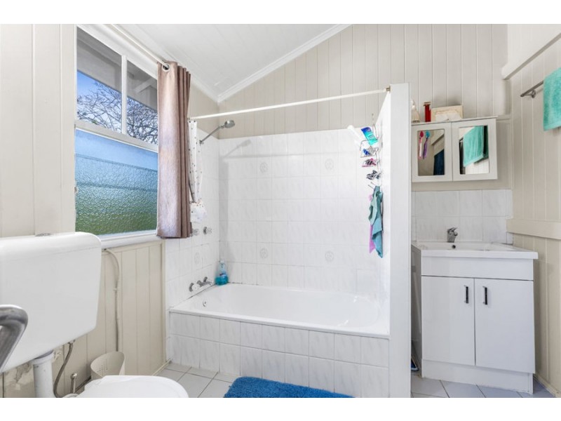 22 Fisher Street, Manly QLD 4179