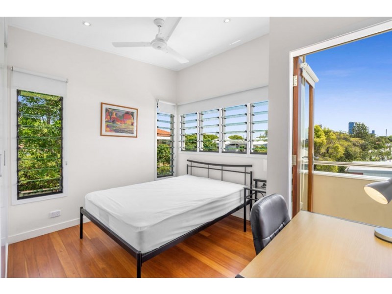 32 Lochaber Street, Dutton Park QLD 4102