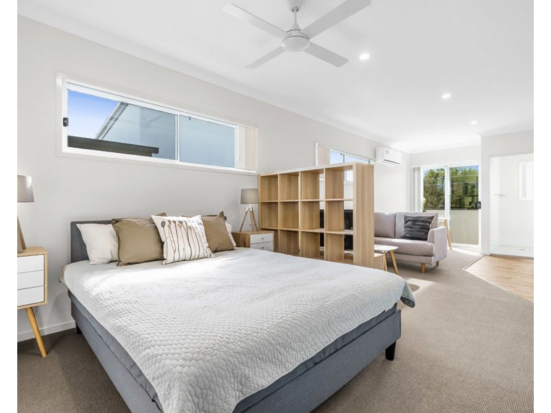 1/236a Stradbroke Avenue, Wynnum QLD 4178