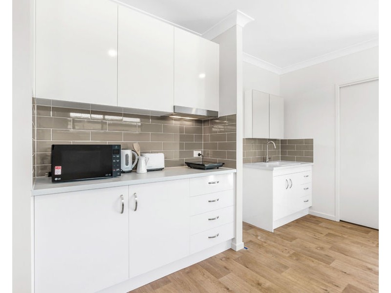 1/236a Stradbroke Avenue, Wynnum QLD 4178