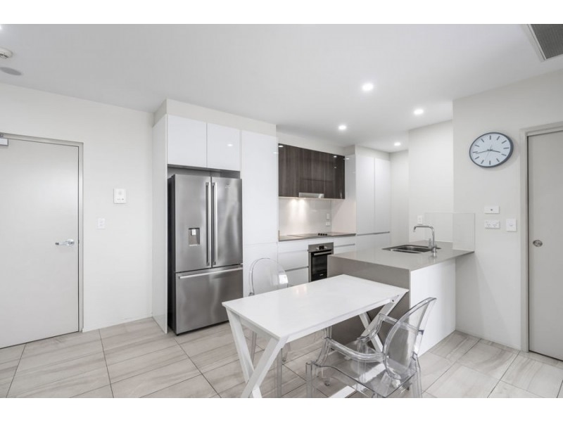 906/8 Hunt Street, Hamilton QLD 4007