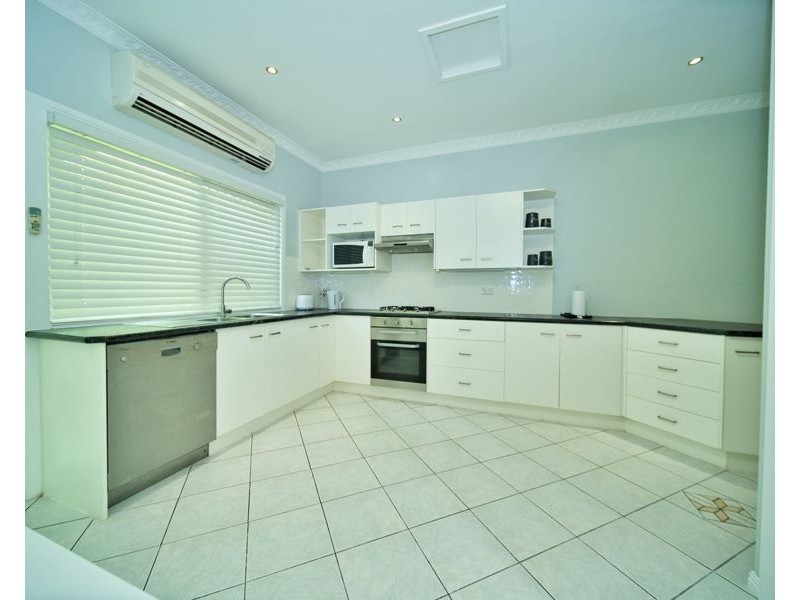 2/261 Webster Road, Stafford QLD 4053
