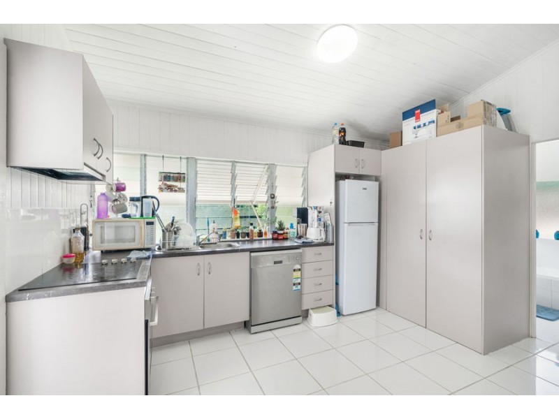 9 Woodford Street, Holland Park West QLD 4121