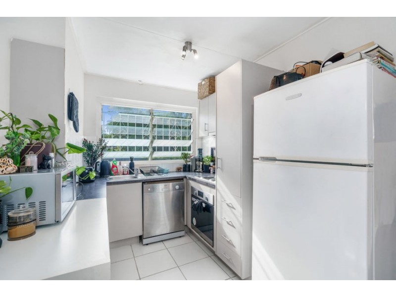 9 Woodford Street, Holland Park West QLD 4121