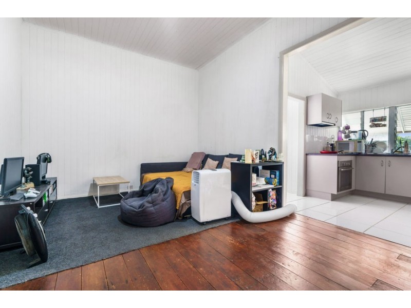 9 Woodford Street, Holland Park West QLD 4121