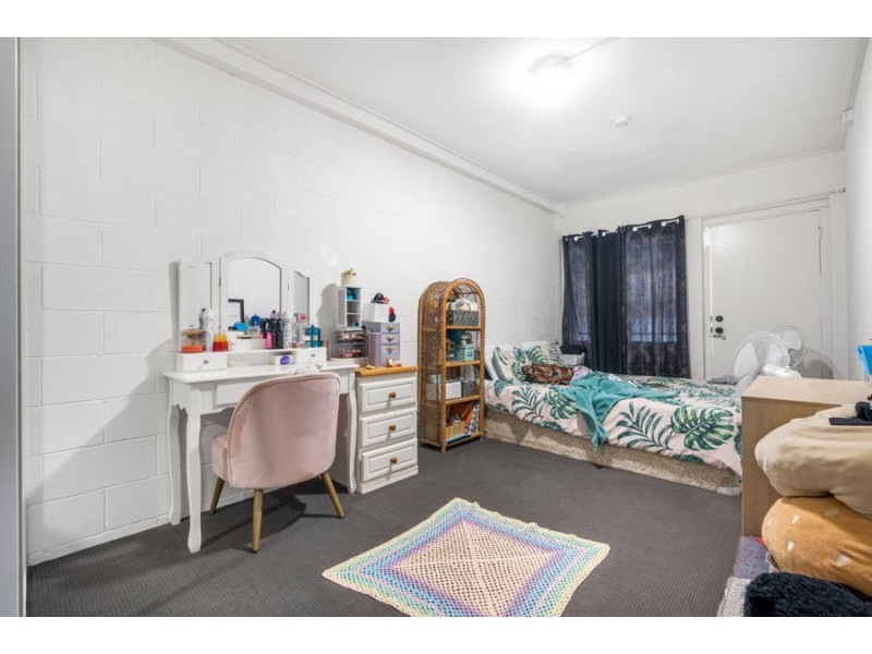 9 Woodford Street, Holland Park West QLD 4121