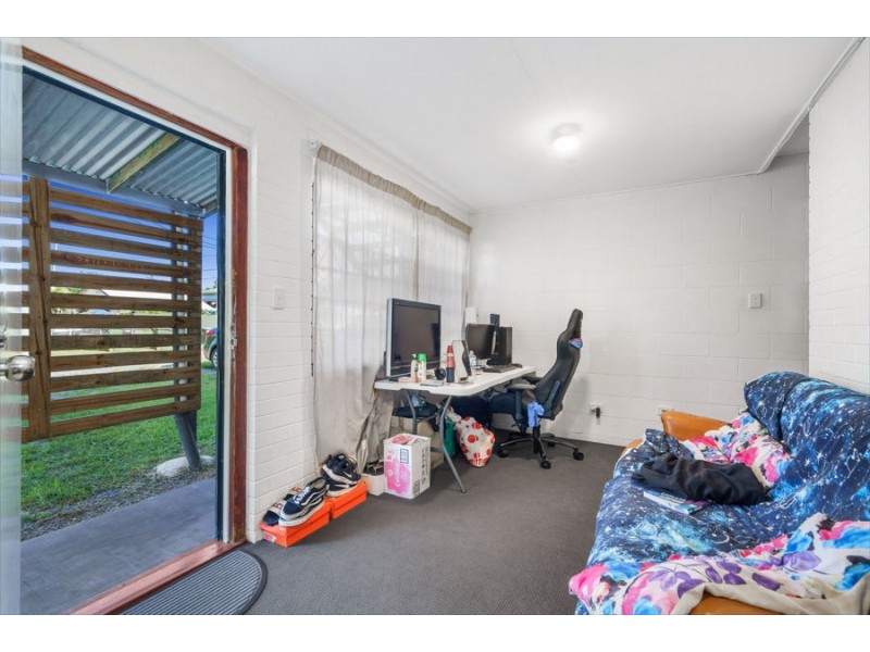 9 Woodford Street, Holland Park West QLD 4121