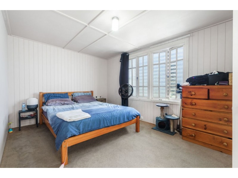 9 Woodford Street, Holland Park West QLD 4121