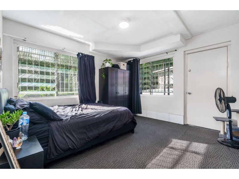 9 Woodford Street, Holland Park West QLD 4121