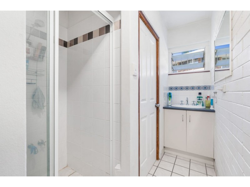 9 Woodford Street, Holland Park West QLD 4121