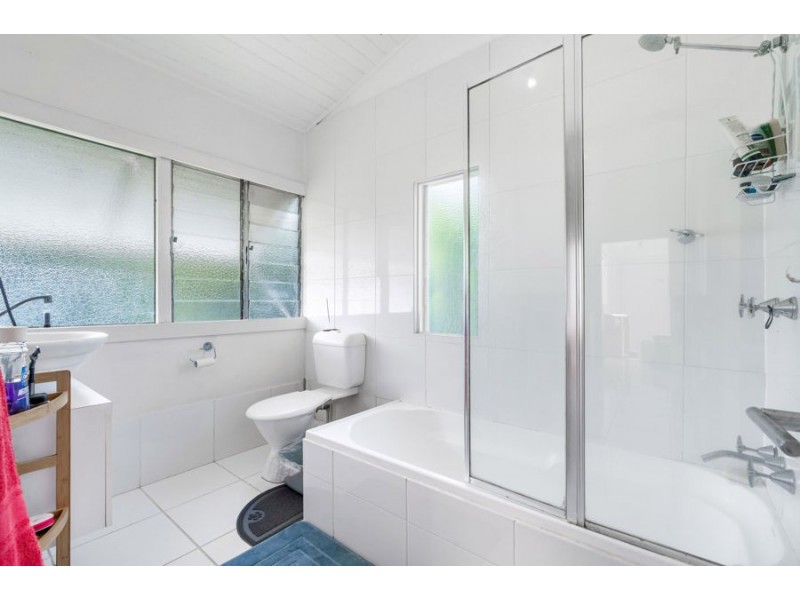 9 Woodford Street, Holland Park West QLD 4121