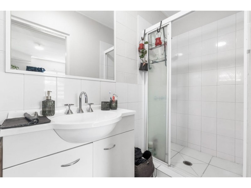 9 Woodford Street, Holland Park West QLD 4121