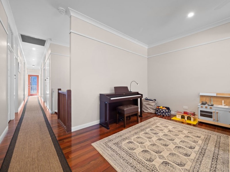 16 Eskgrove Street, East Brisbane QLD 4169