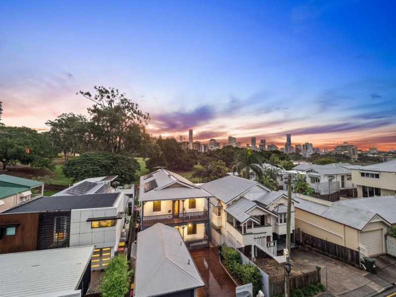 16 Eskgrove Street, East Brisbane QLD 4169