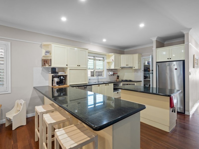 16 Eskgrove Street, East Brisbane QLD 4169