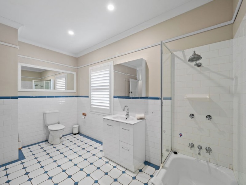 16 Eskgrove Street, East Brisbane QLD 4169