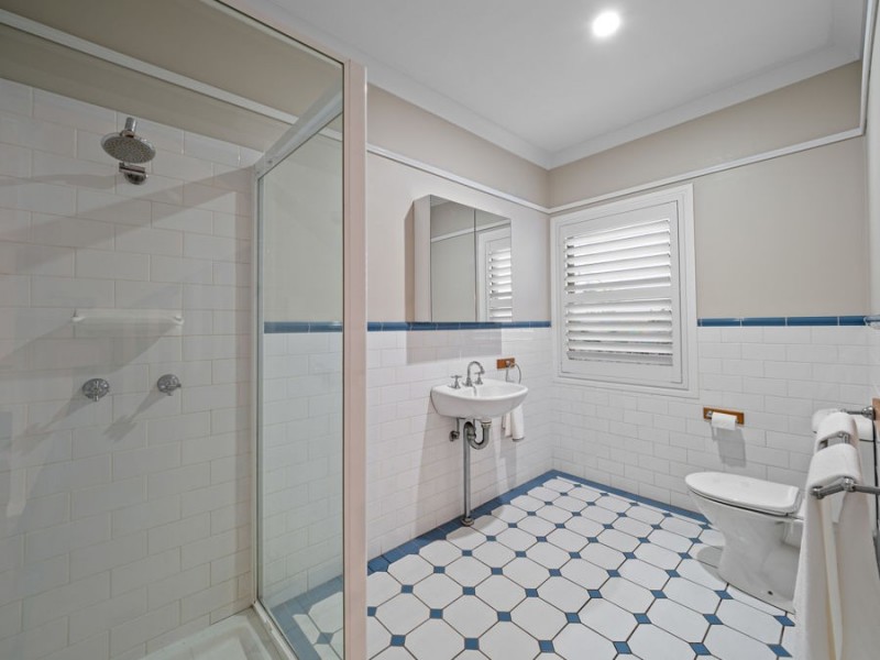 16 Eskgrove Street, East Brisbane QLD 4169