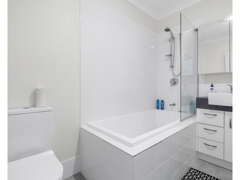 2/71 Junction Rd, Morningside QLD 4170