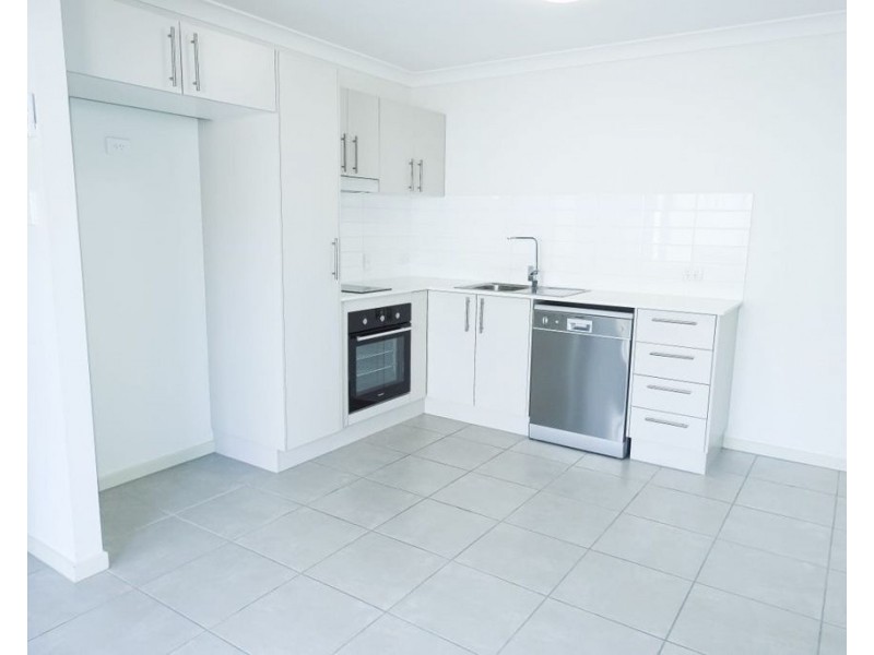 2/17 Foster Circuit, Hillcrest QLD 4118