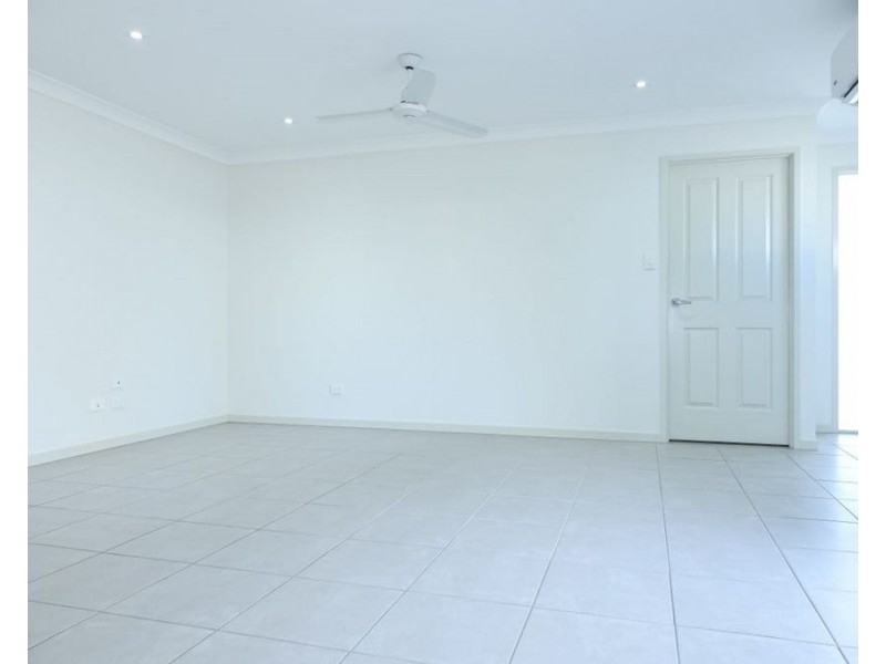 2/17 Foster Circuit, Hillcrest QLD 4118