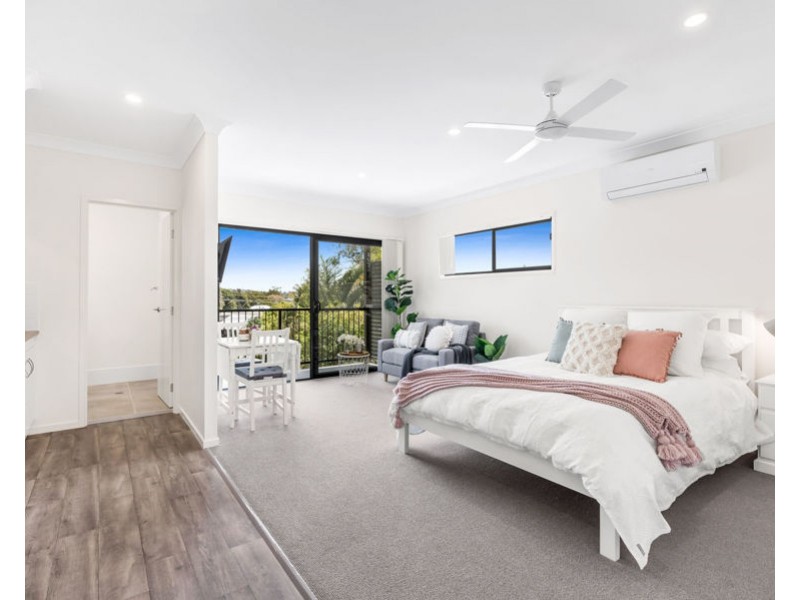2/73 Junction Road, Morningside QLD 4170