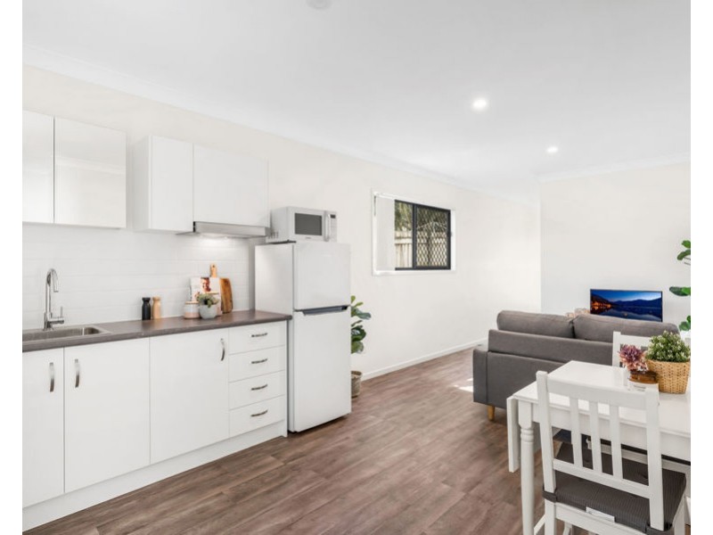 2/73 Junction Road, Morningside QLD 4170