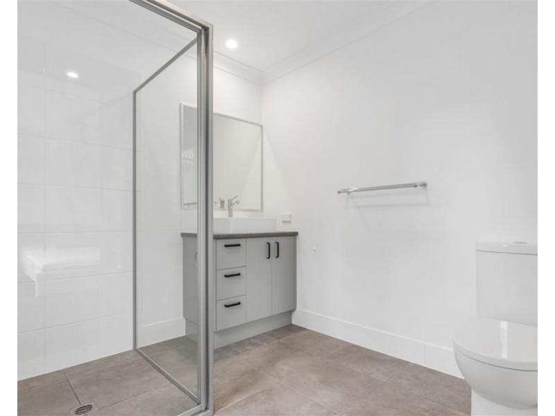 2/81 High Street, Brighton QLD 4017