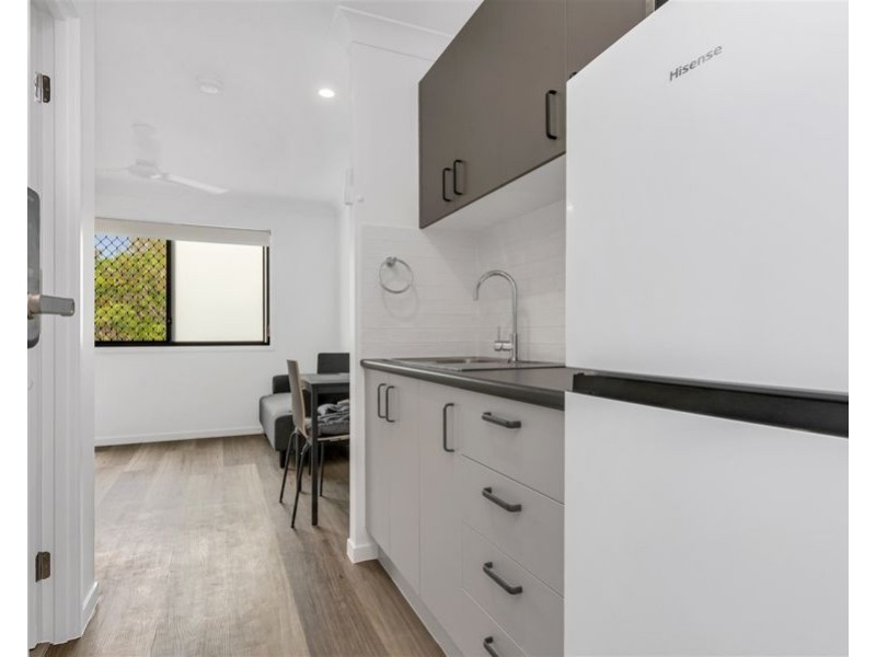 2/81 High Street, Brighton QLD 4017