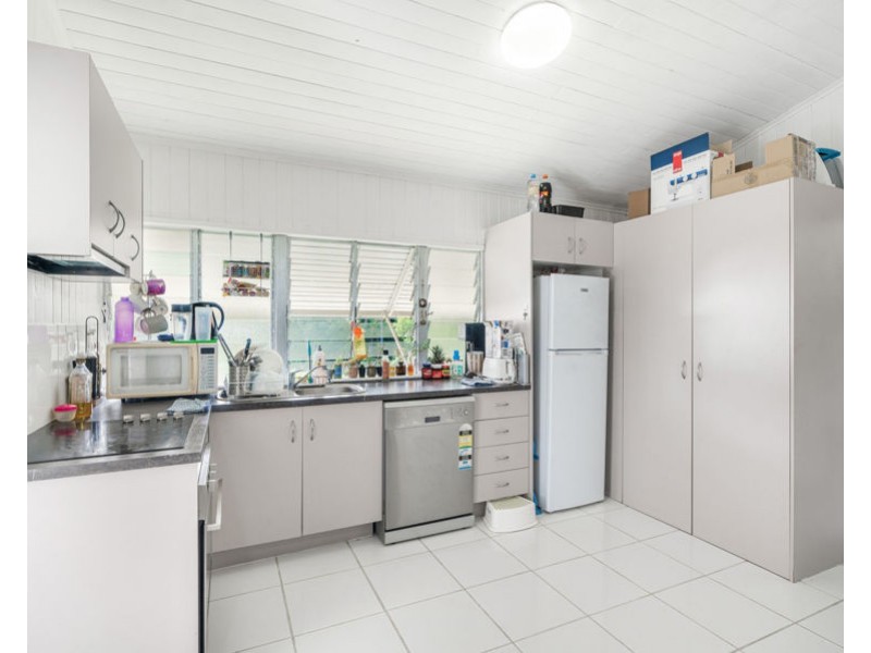 2/9 Woodford Street, Holland Park QLD 4121