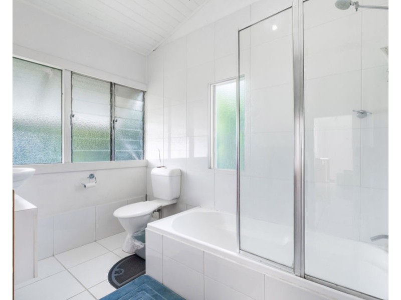 2/9 Woodford Street, Holland Park QLD 4121