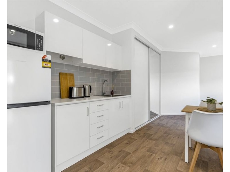 61 Hutton Avenue, Wynnum QLD 4178
