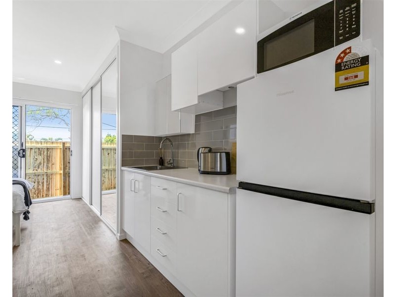 61 Hutton Avenue, Wynnum QLD 4178