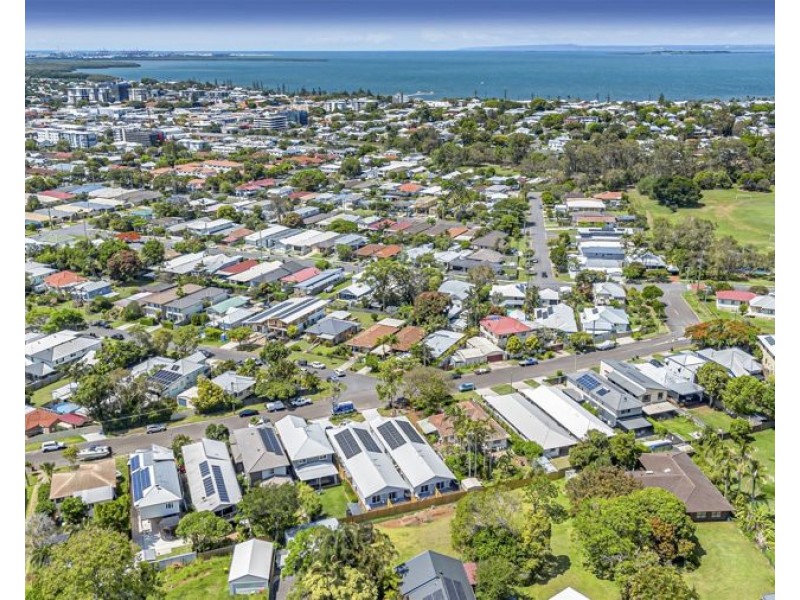 61 Hutton Avenue, Wynnum QLD 4178