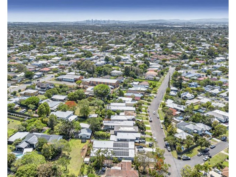 61 Hutton Avenue, Wynnum QLD 4178