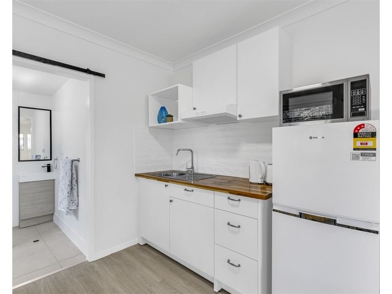 4/3 Pomona Terrace, Labrador QLD 4215