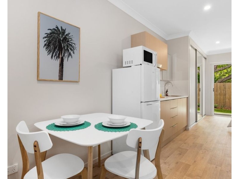 2/9 Gladstone Street, Brighton QLD 4017