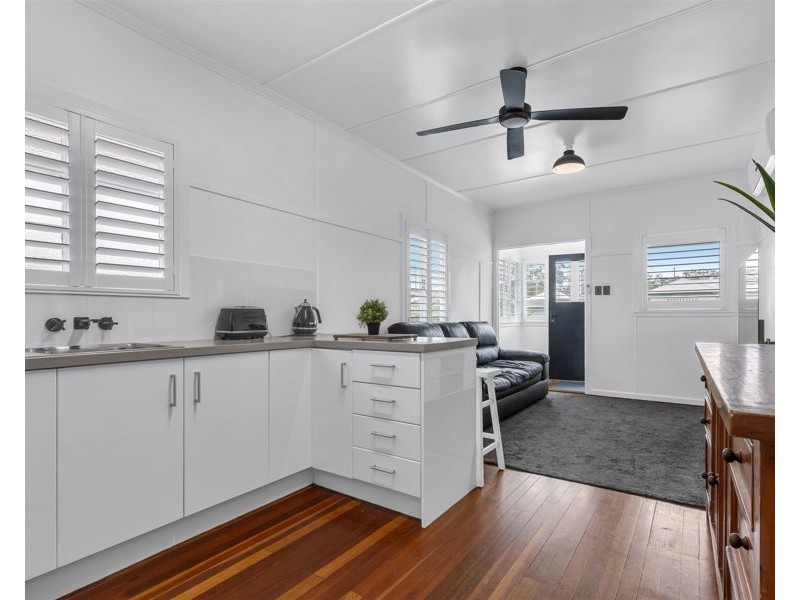 6 Livermore Street, Redcliffe QLD 4020