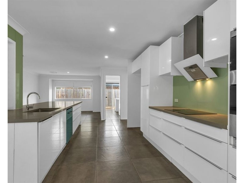 5 Baccata Place, Forest Lake QLD 4078