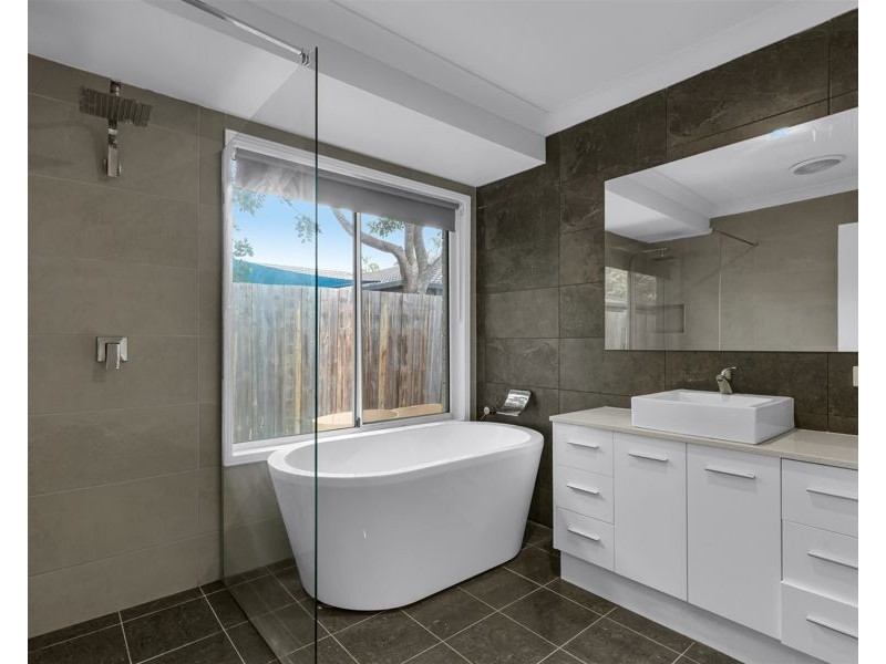 5 Baccata Place, Forest Lake QLD 4078