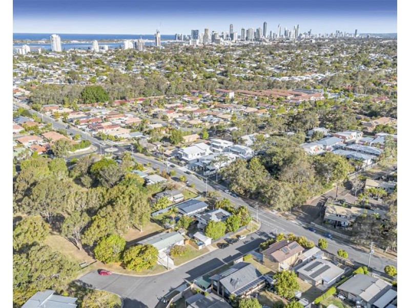 2/3 Pomona Terrace, Labrador QLD 4215