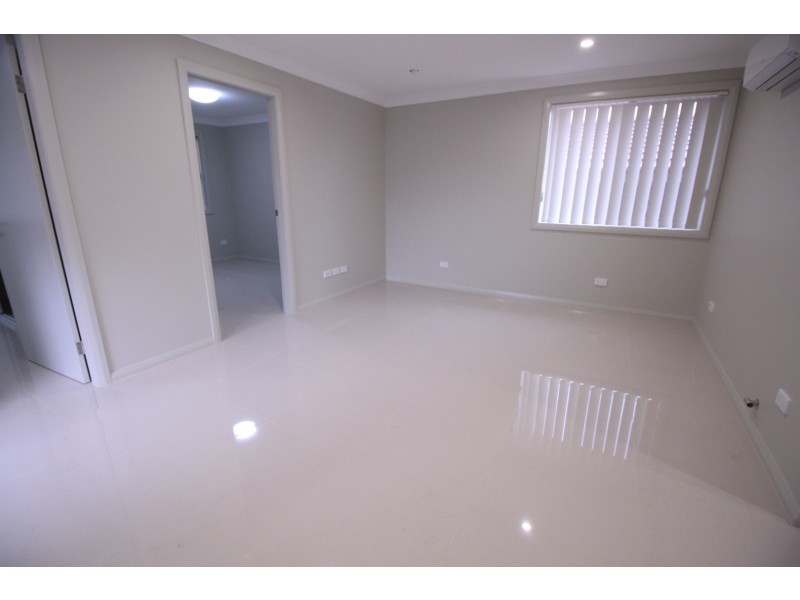 1/47 Tuncurry St, Bossley Park NSW 2176