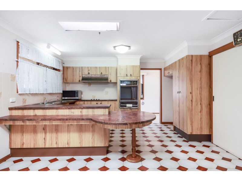 4 SUTHERLAND STREET, Canley Heights NSW 2166