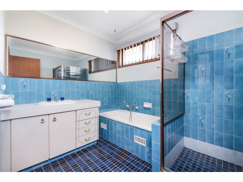 4 SUTHERLAND STREET, Canley Heights NSW 2166