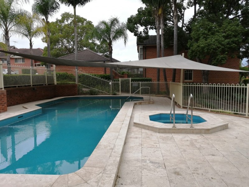 87/40 STRATHALBYN DRIVE, Oatlands NSW 2117